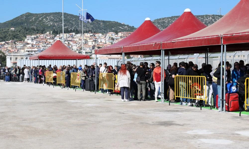 Που καταντήσαμε­-Ο περιφερειάρχης Β.Αιγαίου θα βραβεύσει τον Τούρκο μεγιστάνα Ραχμί Κότς που έχει μαρίνα στο νησί (Βίντεο)